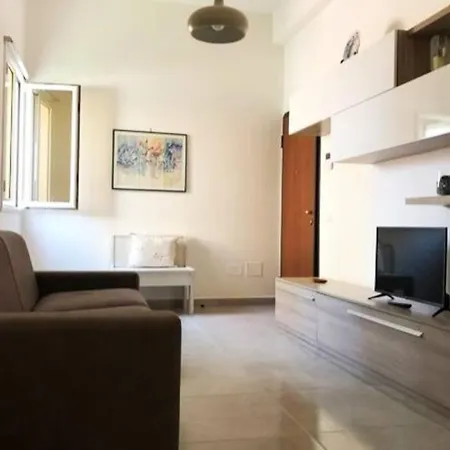 Bertie's Mondello Apartment *